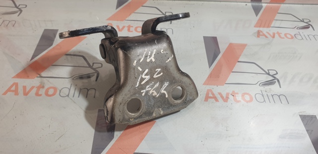 Петля передней двери, правой 6873033021 TOYOTA