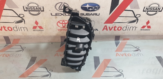 Решетка воздуховода 687501KE0A NISSAN