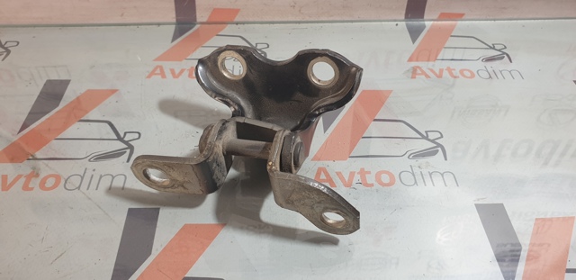 Петля задней двери, левой 6876020121 TOYOTA
