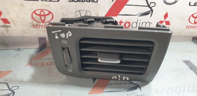 Решетка воздуховода правая 68760JG40A NISSAN