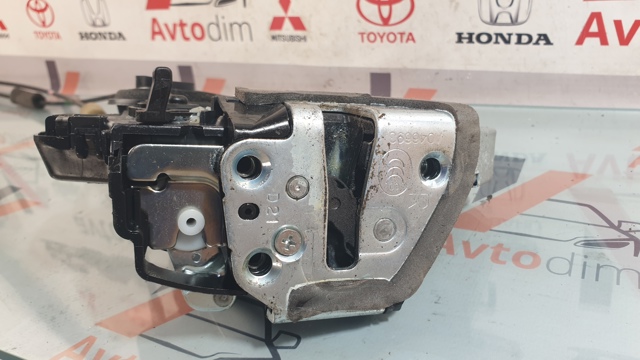 Замок задней правой двери  6905012410 TOYOTA