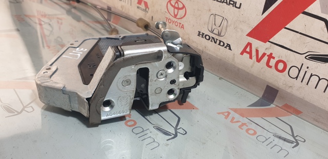 TOYOTA 6905012410 Замок двери задней правой в наличии Киев