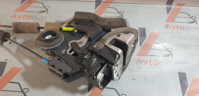 Замок задней правой двери  6905053040 TOYOTA