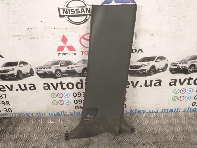 Обшивка стойки кузова внутренняя, средняя нижняя правая 76915EB302 NISSAN