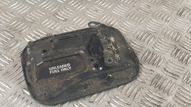 Лючок (дверца) бензобака Toyota Avensis 3
