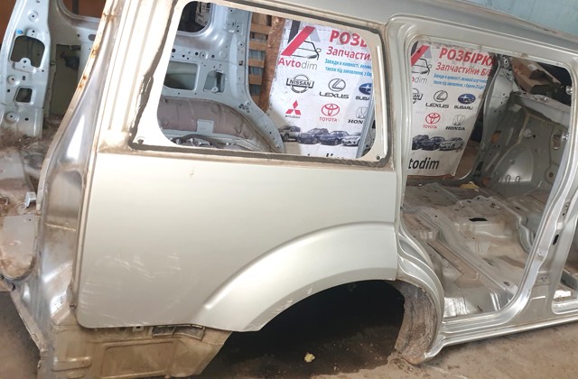 Боковая часть задняя правая 78100EB330 NISSAN