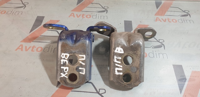 Шарнир передней левой двери 804008H700 NISSAN