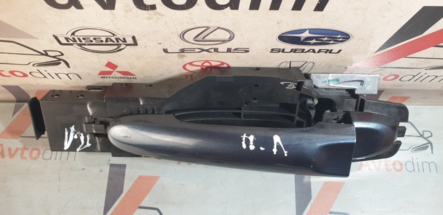 Держатель наружной ручки двери, передней левой 806111HB1A NISSAN
