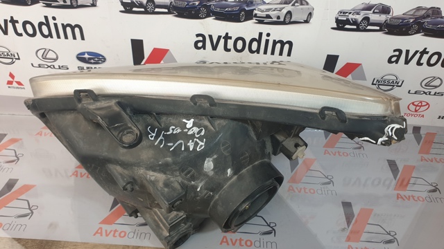 TOYOTA 8111042160 Правая фара в наличии Днепр