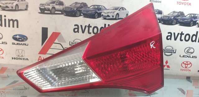 Фонарь задний внутренний правый 8158142050 TOYOTA