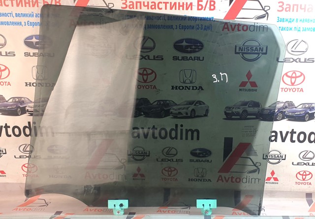 Стекло заднее правое 823001KK1A NISSAN