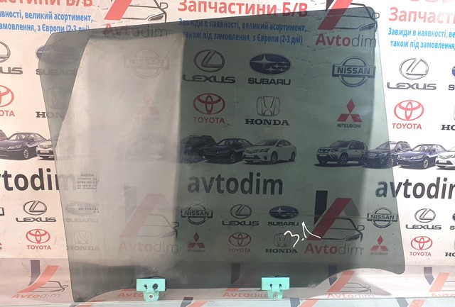 Стекло задней двери, левой 823011KK1A NISSAN