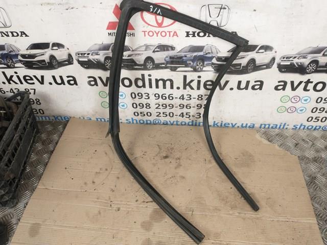 Направляющая стекла рамки двери, заднего левая 82331EB320 NISSAN
