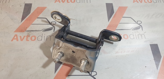 Петля задней двери, правой 824004EA0A NISSAN
