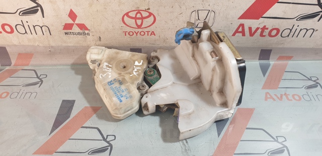 Замок задней правой двери  82502AA210 NISSAN