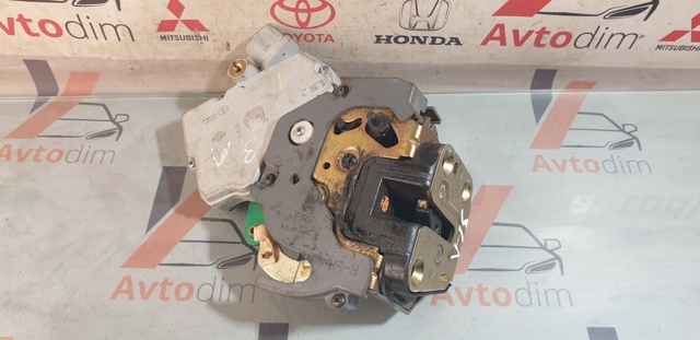 Замок задней двери, левой 82503AA210 NISSAN