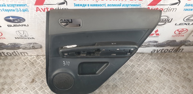 Облицовка задней правой двери 82900JH00A NISSAN