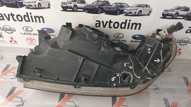 8301A366 MITSUBISHI Стекло фары правой купить в Украина
