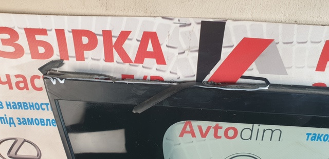 Стекло багажного отсека, левое 833018H301 NISSAN