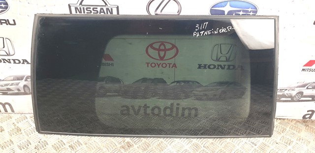 NISSAN 83306EB315 Стекло кузова (багажного отсека) правое в наличии Каменское