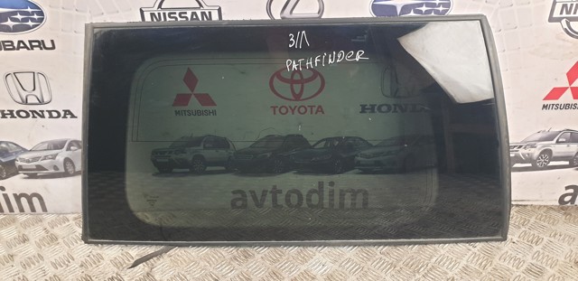 Стекло багажного отсека, левое 83307EB305 NISSAN