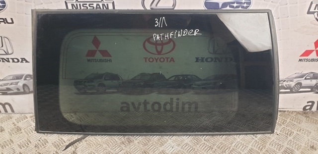 83307EB305 NISSAN Стекло кузова (багажного отсека) левое купить в Николаев