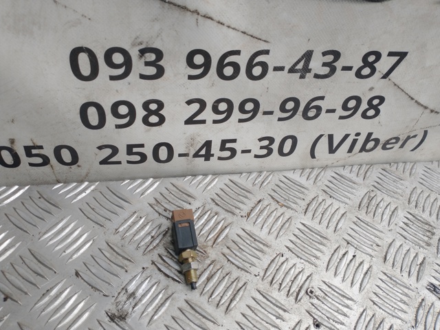Лягушка стоп сигнала 83311AA011 SUBARU