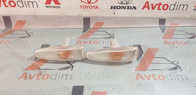 Повторитель поворота на крыло 8351A001 MITSUBISHI