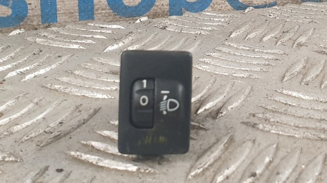 Кнопка корректора фар 8415202040 TOYOTA