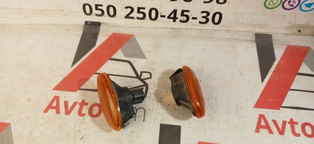 Повторитель поворота в крыло 84401KC000 SUBARU