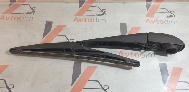 Поводок дворника заднего стекла 8524142090 TOYOTA