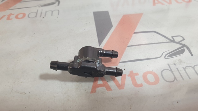 Тройник системы стеклоомывателя 8532128020 TOYOTA