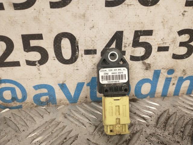Датчик Айрбег передний 8983305010 TOYOTA