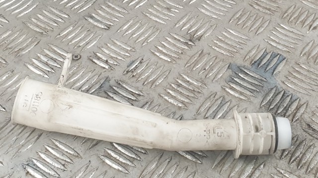 Горловина бачка омывателя 9006946037 TOYOTA