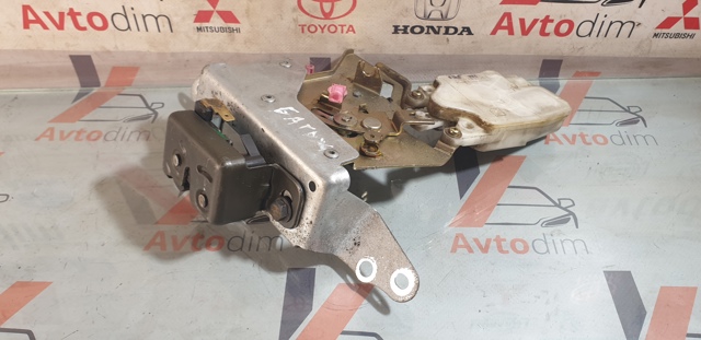 Замок стекла задней 3/5-й двери (ляды) 90330EA500 NISSAN