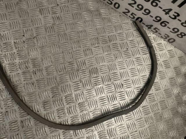 Прокладка двери передней, левой (на кузове) 94050SA010ND SUBARU