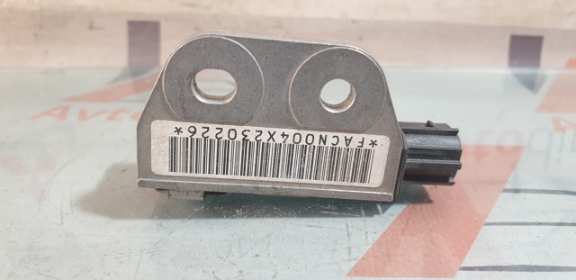 988318H325 NISSAN Датчик удара купить в Киев