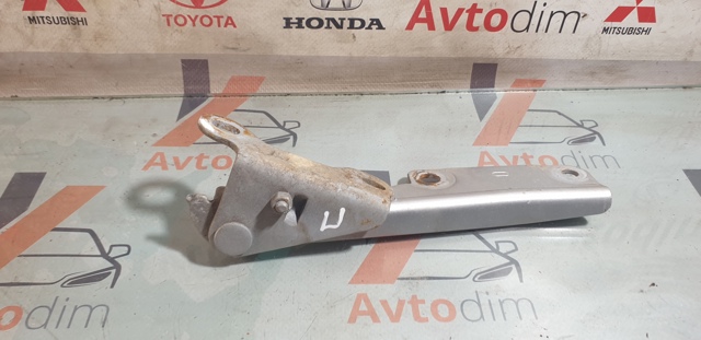 Петля капота, правая M896535 MITSUBISHI