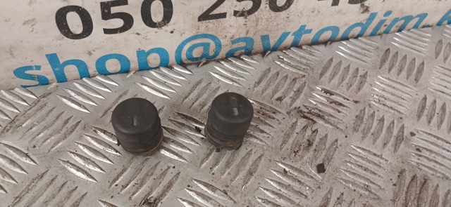Отбойник капота MB270606 MITSUBISHI
