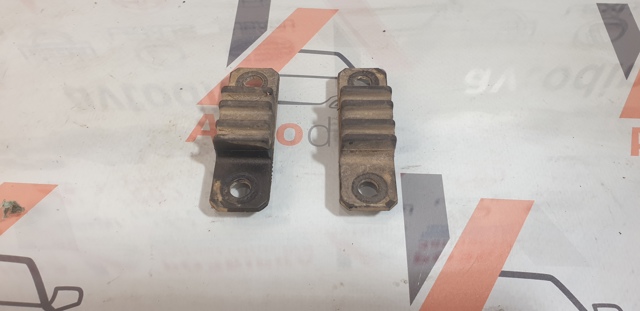 Буфер (отбойник) крышки багажника (двери 3/5-й задней) MB422898 MITSUBISHI