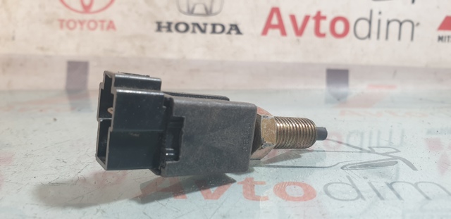Жабка (лягушка) для стоп сигнала MB435457 MITSUBISHI