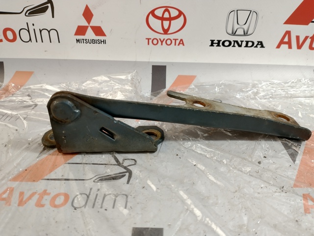 Петля капота, правая MB866526 MITSUBISHI