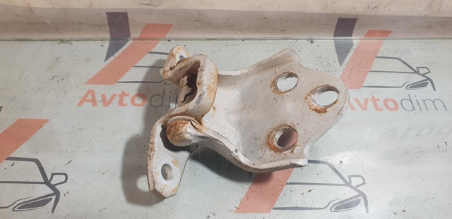 Петля передней двери правая MB927775 MITSUBISHI