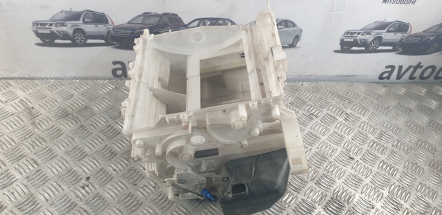 MN124235 MITSUBISHI Корпус печки в сборе купить в Чернигов