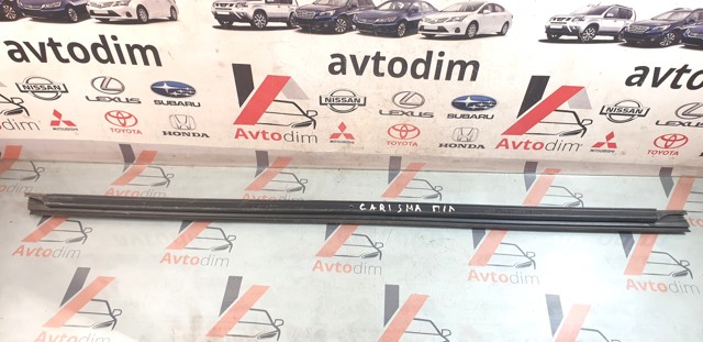 Уплотнитель стекла двери передней левой внутренний (планка) MR100789 MITSUBISHI