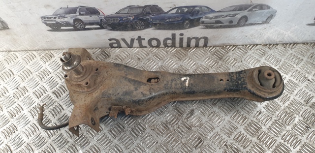 Рычаг/тяга задней подвески продольный нижний, левый MR102051 MITSUBISHI