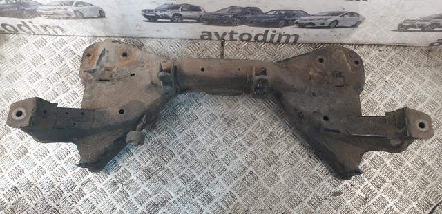 Поперечина передней подвески MR102411 MITSUBISHI