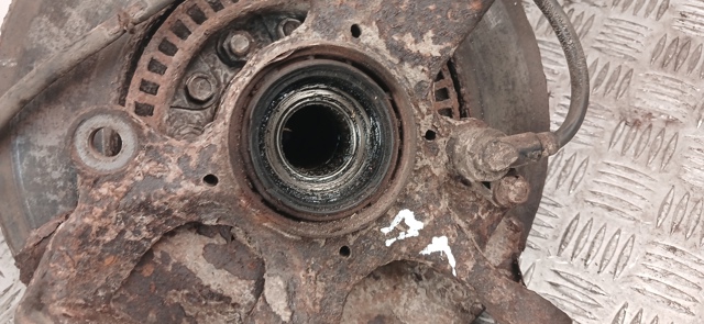 MR113894 MITSUBISHI Цапфа (поворотный кулак) передний левый купить в Львов