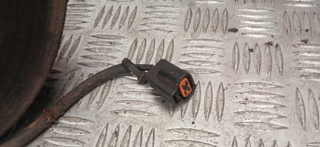 MR113895 MITSUBISHI Цапфа передняя правая купить в Кривой Рог