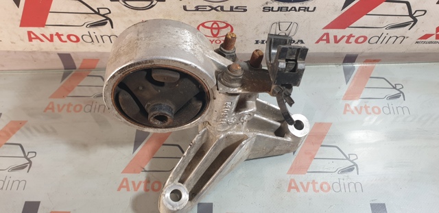 Подушка (опора) двигателя, левая MR197068 MITSUBISHI